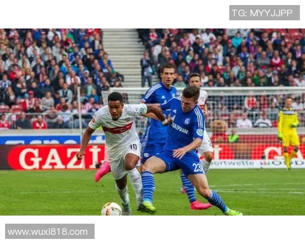 沙尔克04凭借团队合作实力战胜弗赖堡，取得德甲比赛的胜利！